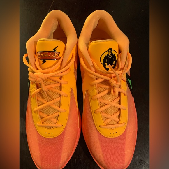 Giannas FREAK Orange. Brand new, never worn! - Picture 9 of 9